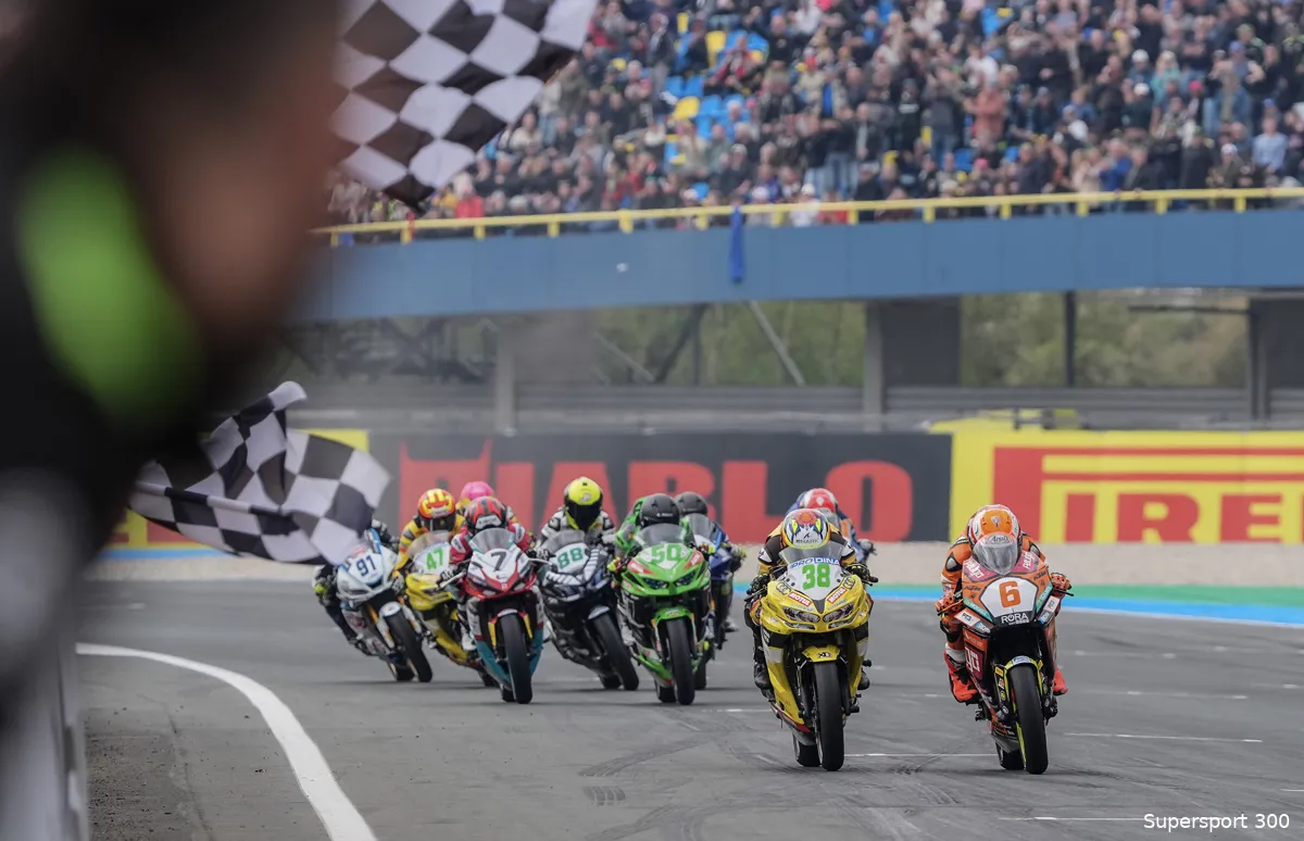 57907 r3 jdr wsbk action