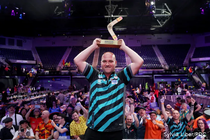 Rob Cross was in 2023 de beste in Wollongong, toen het toernooi nog de New South Wales Darts Masters heette