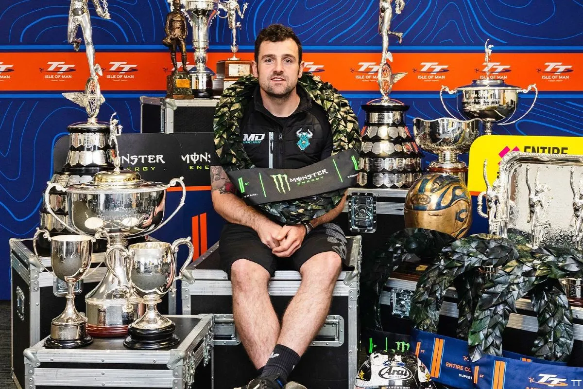 michael dunlop isle of man tt wins 1