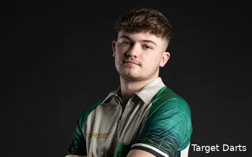 Charlie Manby Promo-Bilder von Target Darts