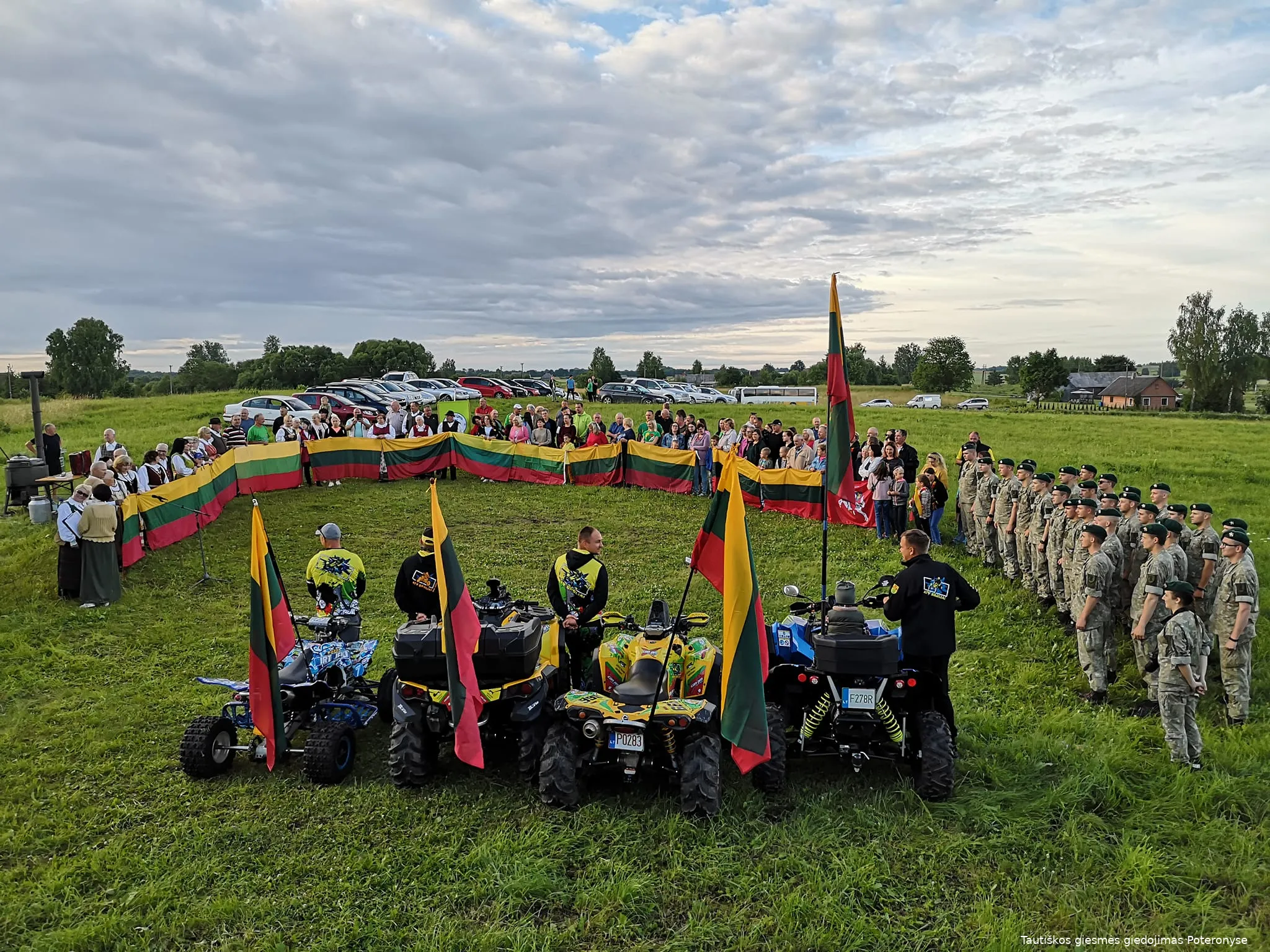 tautiskos giesmes giedojimas poteronyse