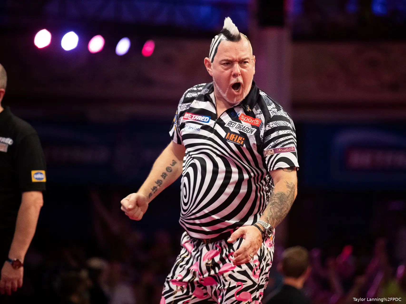 Peter Wright jubelt.