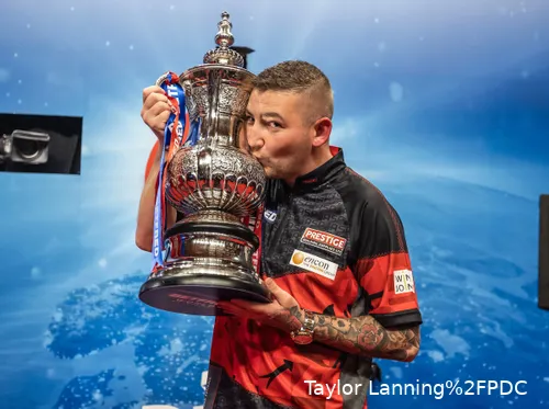 Im Jahr 2023 gewann Nathan Aspinall die legendäre Phil Taylor Trophy