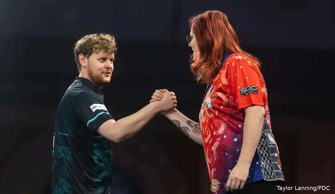 Kevin Doets and Noa-Lynn van Leuven shake hands.