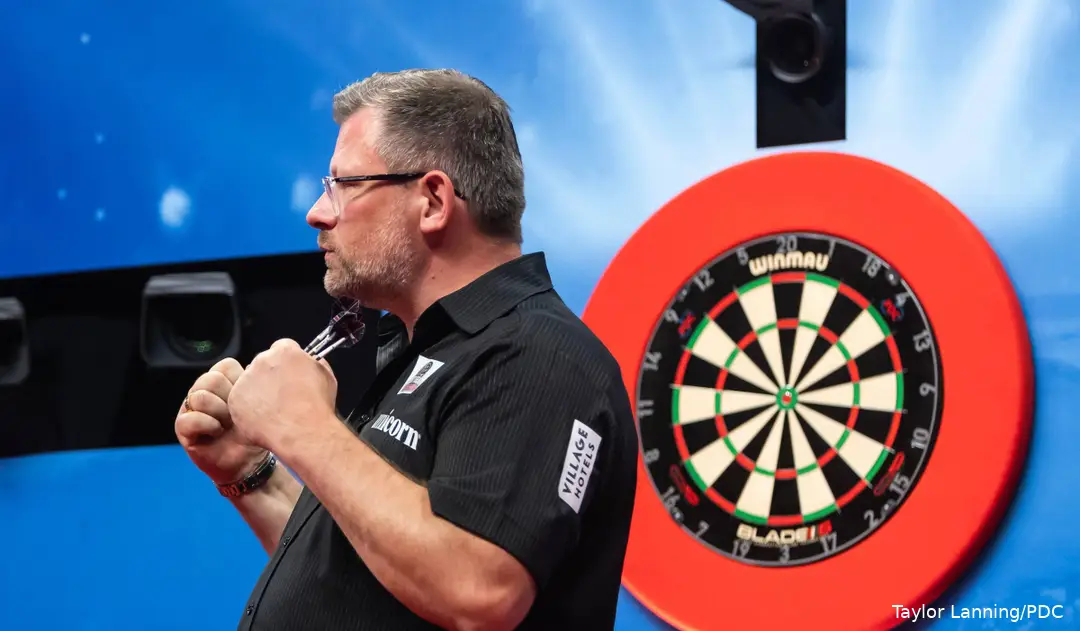 James Wade is doorgedrongen tot de halve finale op de World Matchplay