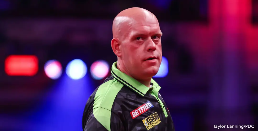 Michael van Gerwen kijkt toe