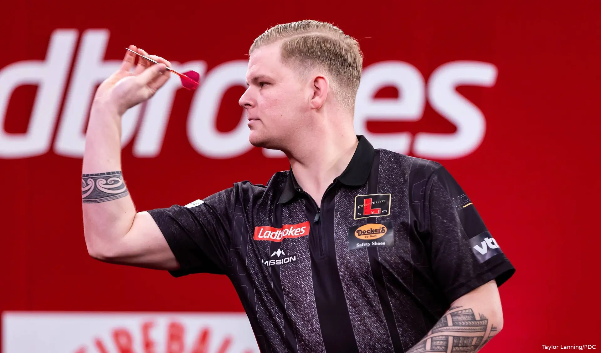 Mike De Decker setzt zum Wurf an