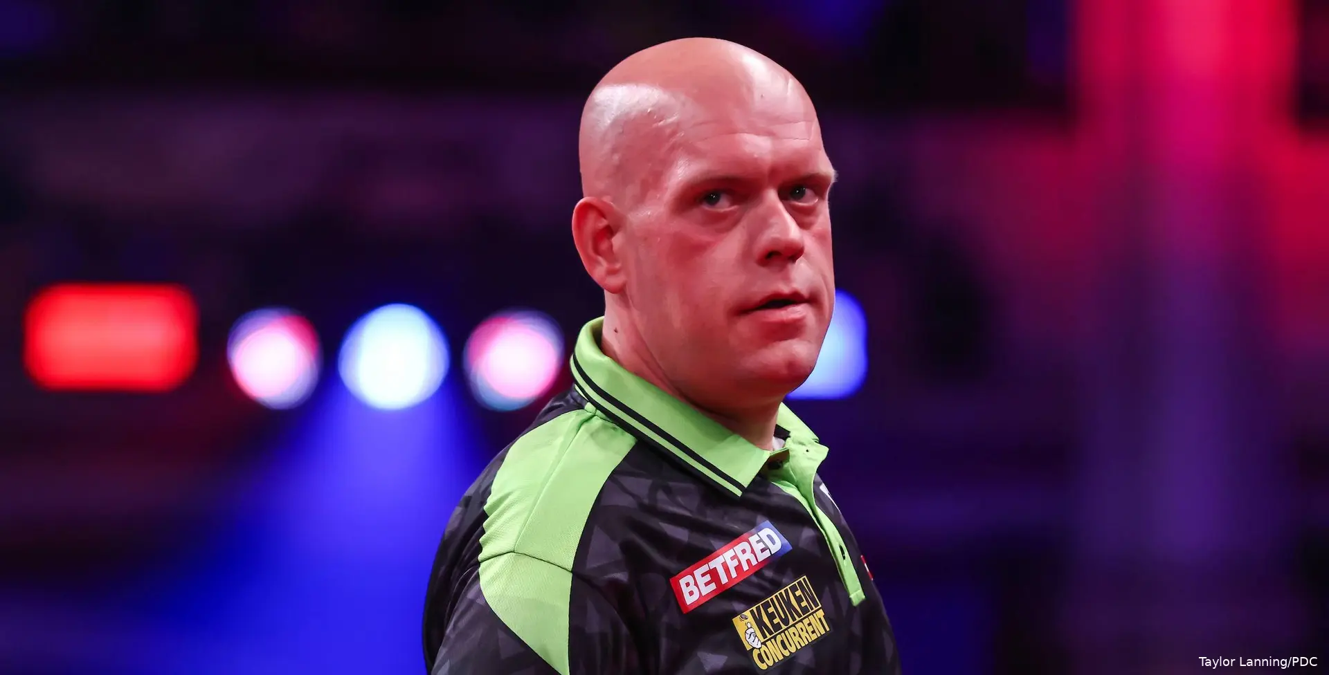 Michael van Gerwen blickt besorgt