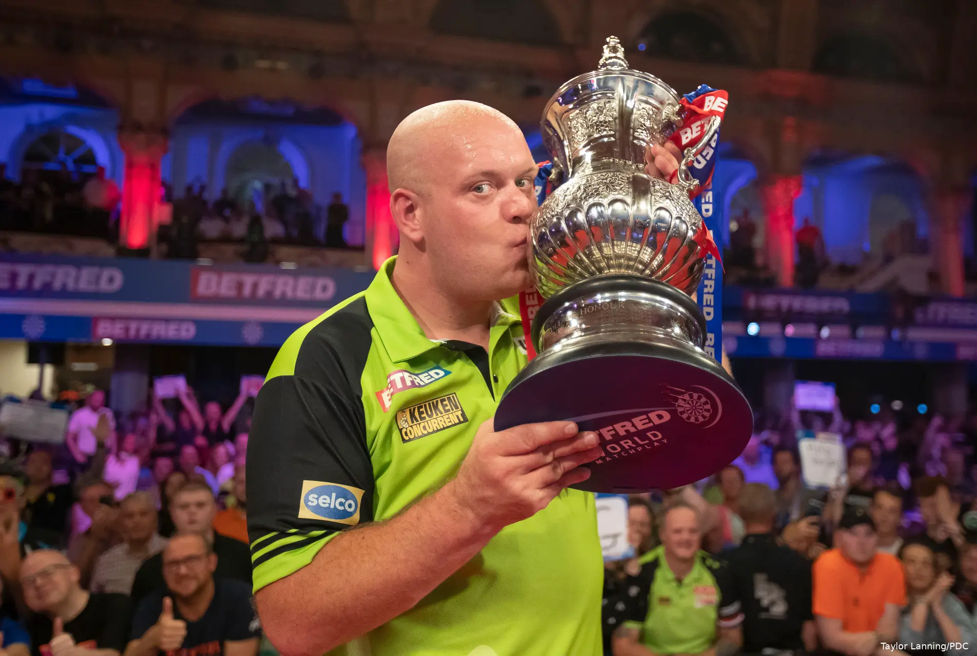Michael Van Gerwen Trophy10