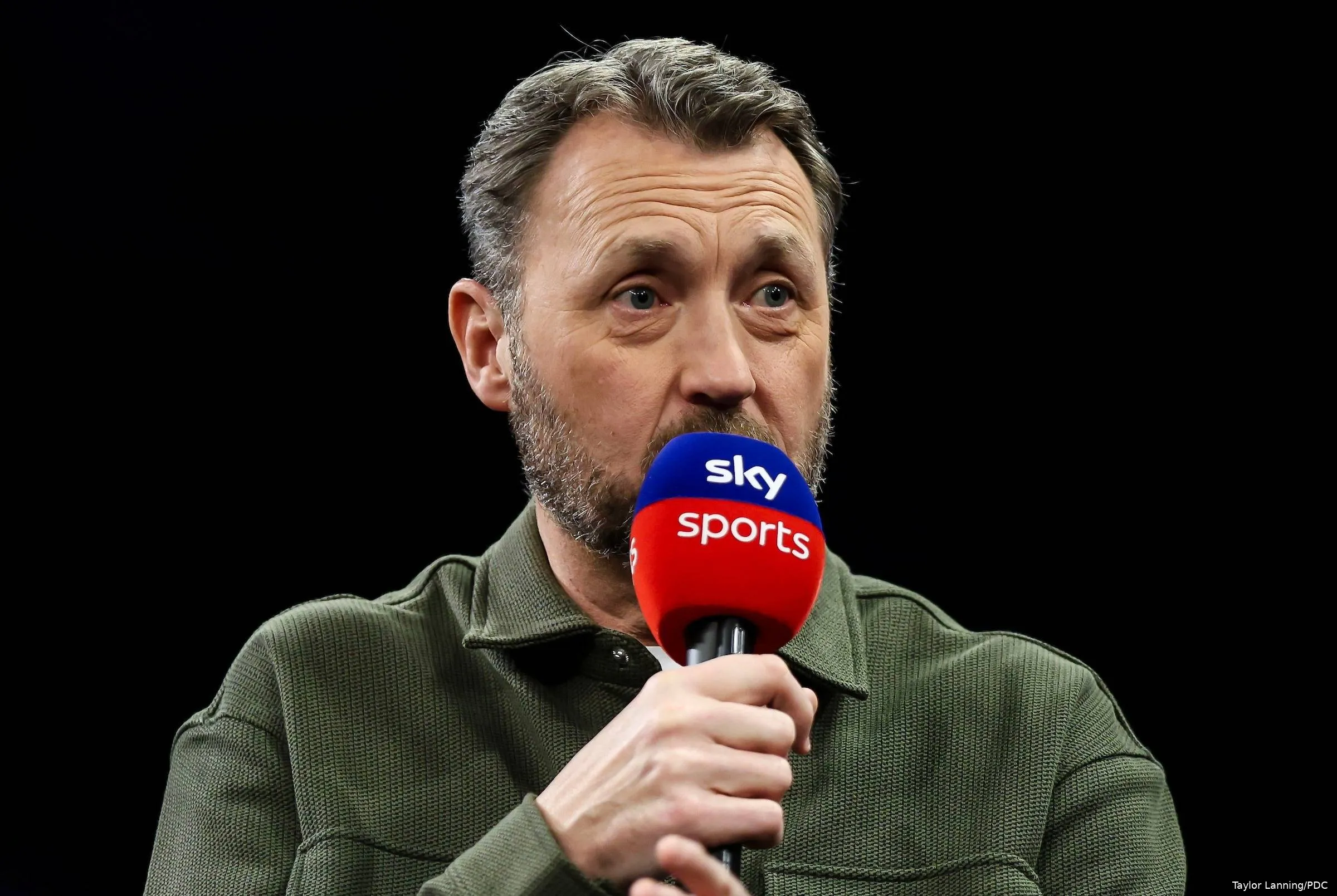 Wayne Mardle werkzaam voor Sky Sports op avond 6 van de Premier League Darts 2026 in Glasgow