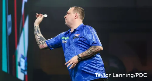 Kim Huybrechts in action on stage