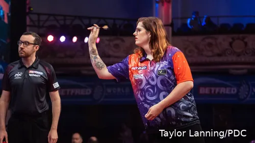 Noa-Lynn van Leuven trifft in der Auftaktrunde der Darts WM 2026 auf Peter Wright