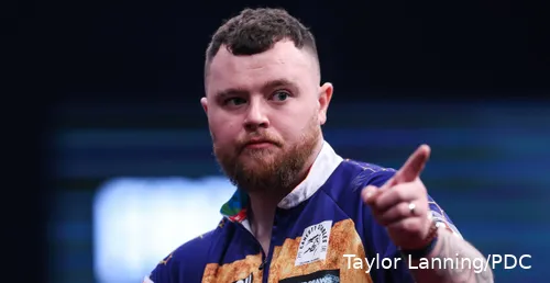 Josh Rock sorgt nicht nur auf der Bühne der Premier League Darts für Aufmerksamkeit – der Nordire berichtete nun auch von der ungewöhnlichsten Autogrammanfrage seiner Karriere