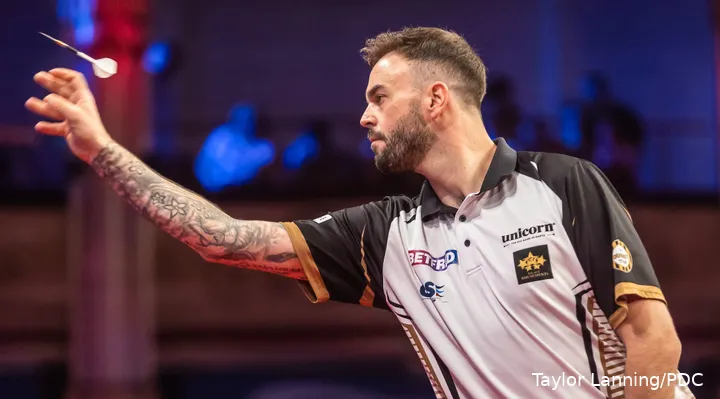 Ross Smith in action at the World Matchplay