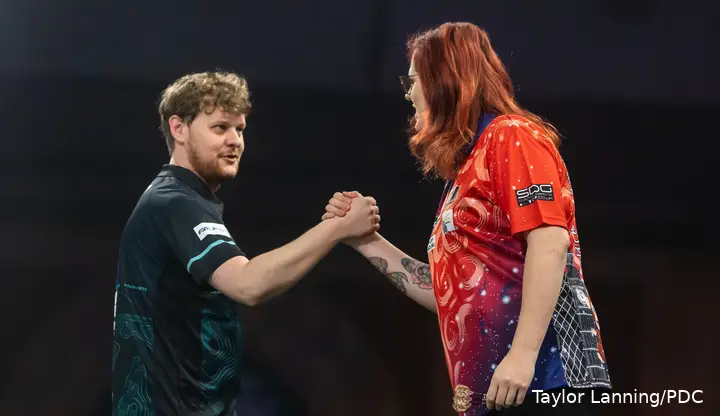 Kevin Doets and Noa-Lynn van Leuven shake hands.