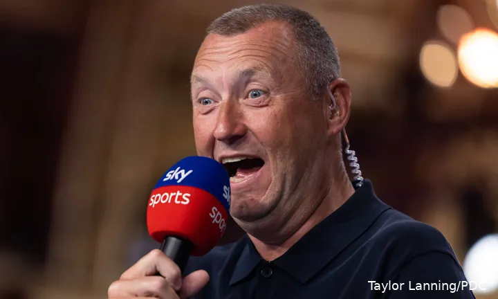 Wayne Mardle speaks on camera on Sky Sports.
