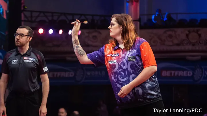 Noa-Lynn van Leuven throwing a dart at the board during the past Women's World Matchplay