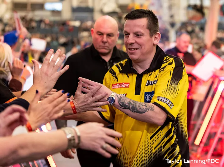 Dave Chisnall during his walk-on