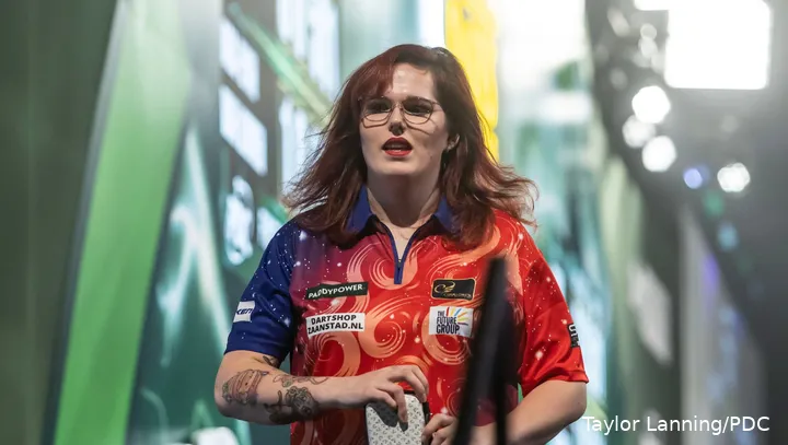 Noa-Lynn van Leuven darf nach der neuen Entscheidung der Professional Darts Corporation nicht mehr an der Women’s Series teilnehmen und verliert damit einen wichtigen Qualifikationsweg für TV-Turniere