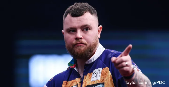 Josh Rock sorgt nicht nur auf der Bühne der Premier League Darts für Aufmerksamkeit – der Nordire berichtete nun auch von der ungewöhnlichsten Autogrammanfrage seiner Karriere