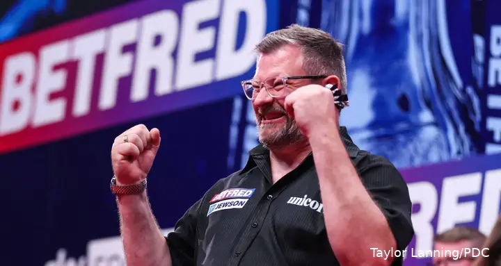 James Wade jubelt.