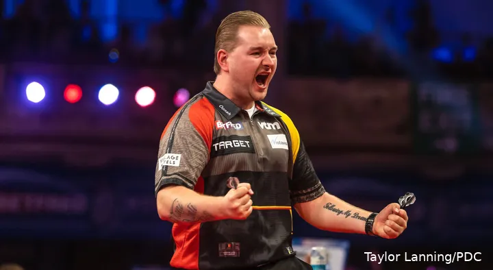 Dimitri Van den Bergh in actie op de World Matchplay