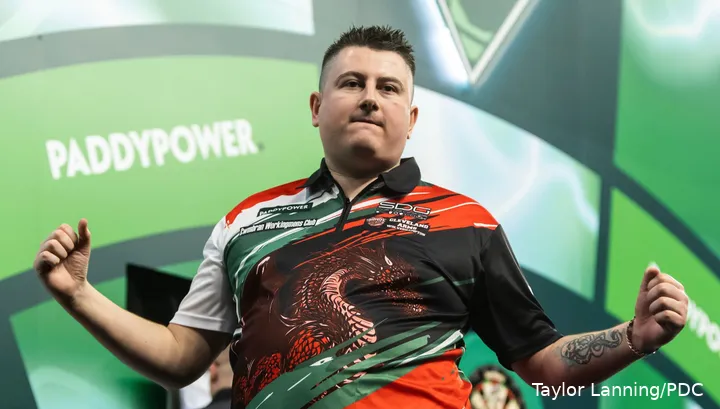 Nick Kenny neemt het in de tweede ronde op tegen Raymond van Barneveld