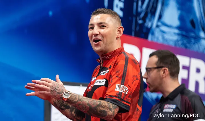 Nathan Aspinall is een ander voorbeeld van een speler die zich niet uit het veld liet slaan door darteritus.