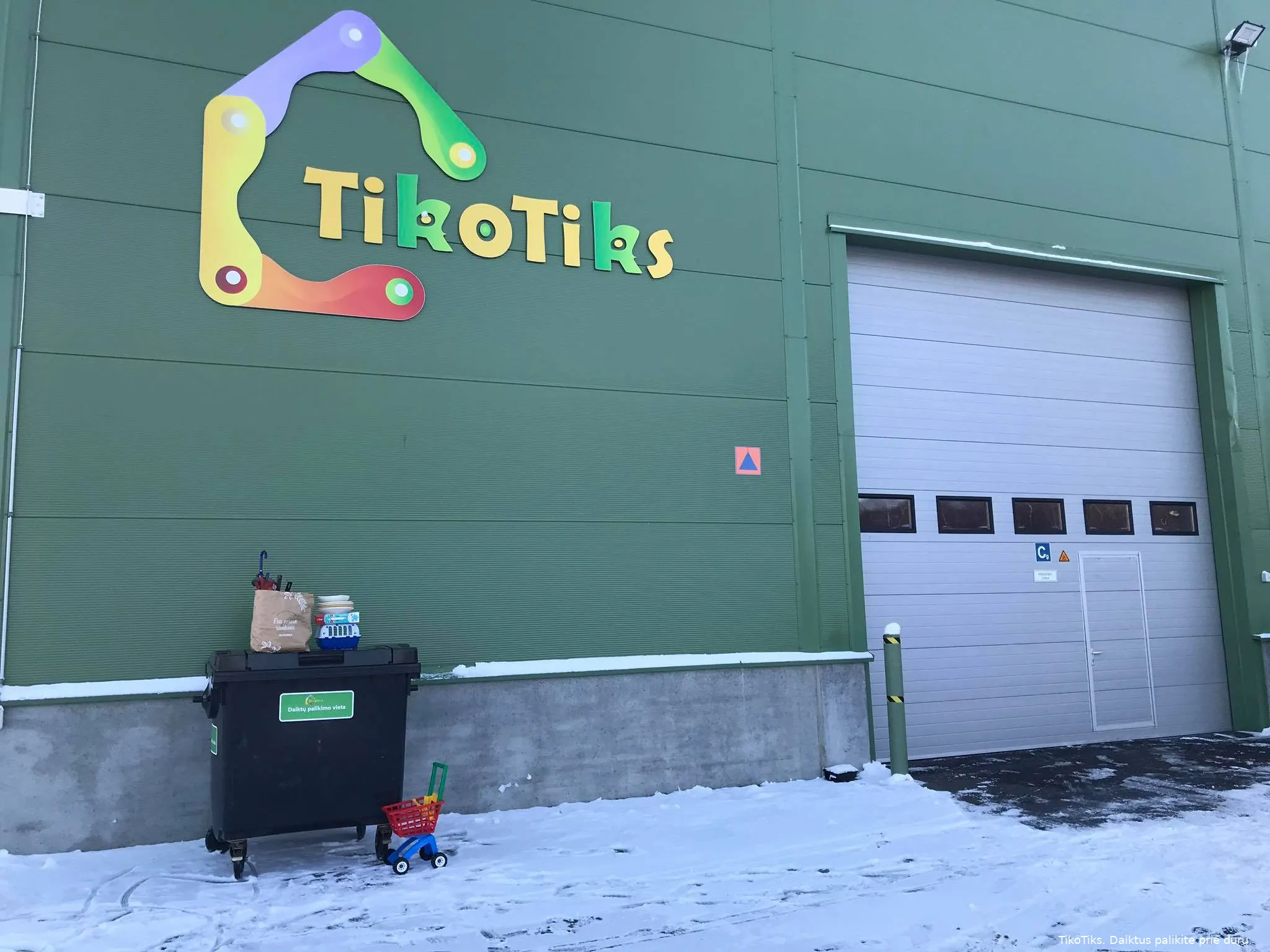 tikotiks daiktus palikite prie duru