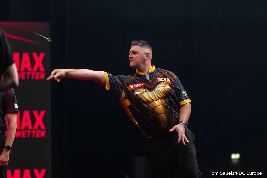 Daryl Gurney in action on the European Tour