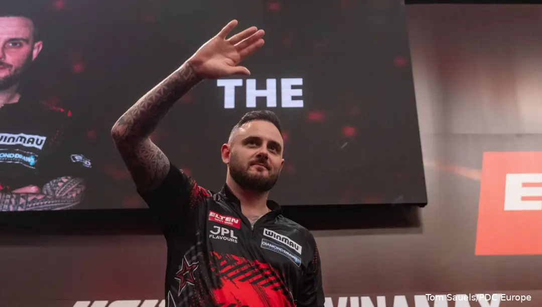 Joe Cullen waves to the crowd.