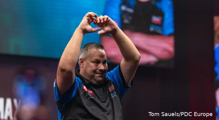Jermaine Wattimena holds up a heart.