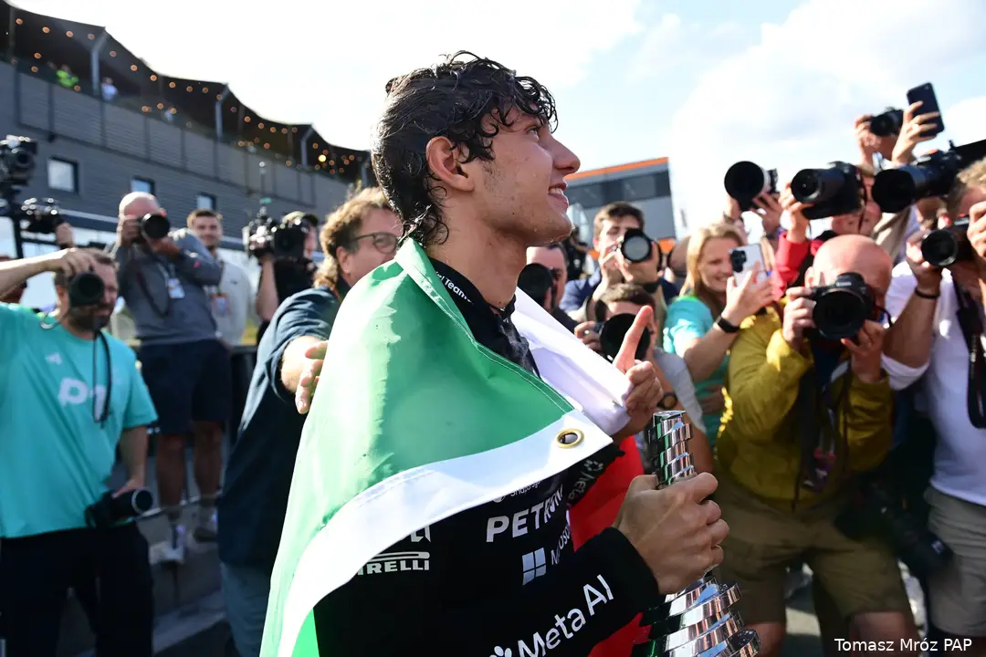 andrea-kimi-antonelli-mercedes-gp-belgie-2026-zondag-2