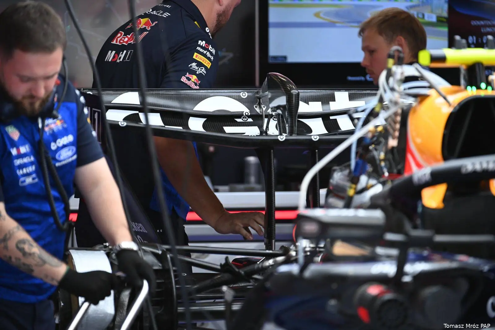 red-bull-racing-rb22-achtervleugel-belgië-12