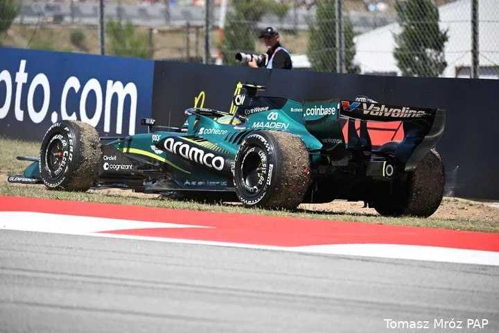 fernando-alonso-aston-martin-uitvalbeurt-barcelona-2026-14
