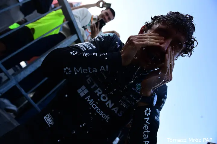 andrea-kimi-antonelli-mercedes-gp-belgie-2026-zondag-10
