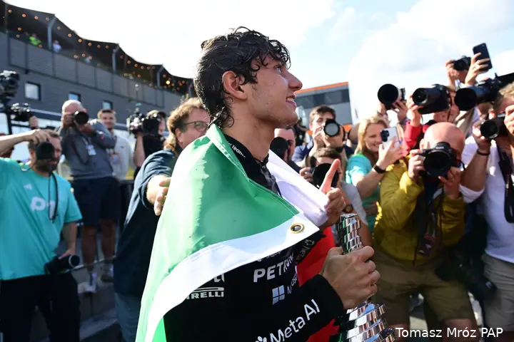 andrea-kimi-antonelli-mercedes-gp-belgie-2026-zondag-2