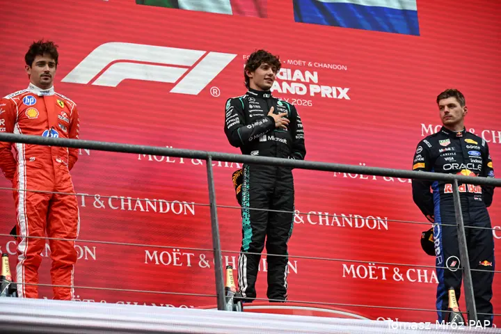 andrea-kimi-antonelli-mercedes-gp-belgie-2026-zondag-podium-max-verstappen-charles-leclerc