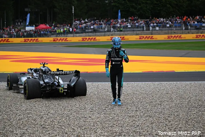 george-russell-mercedes-gp-belgie-2026-zondag-crash-dnf-3