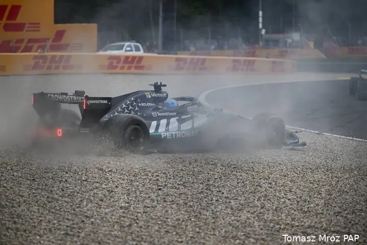 george-russell-mercedes-gp-belgie-2026-zondag-crash-dnf-5