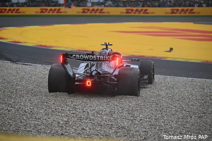 george-russell-mercedes-gp-belgie-2026-zondag-crash-dnf-6