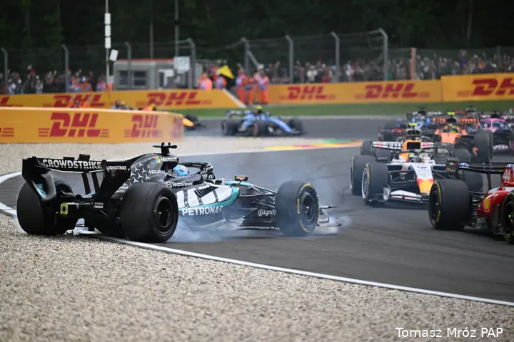 george-russell-mercedes-gp-belgie-2026-zondag-crash-dnf-lewis-hamilton-ferrari-2