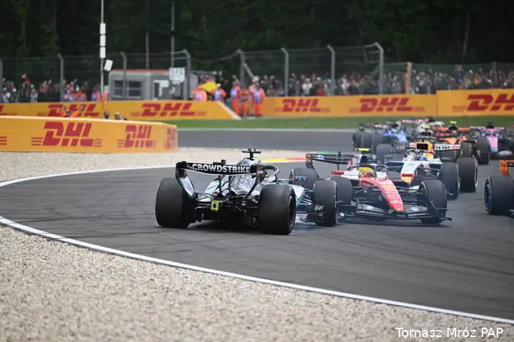 george-russell-mercedes-gp-belgie-2026-zondag-crash-dnf-lewis-hamilton-ferrari-4