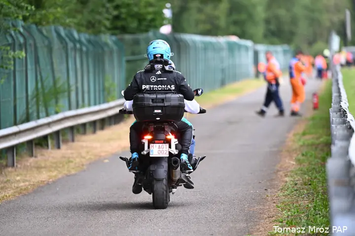 george-russell-mercedes-gp-belgie-2026-zondag-dnf-scooter