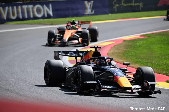 max-verstappen-red-bull-racing-gp-belgie-2026-zondag-mclaren