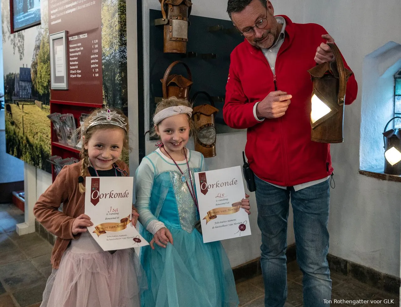 prinsessenoorkonde en lantaarn kasteel hernen