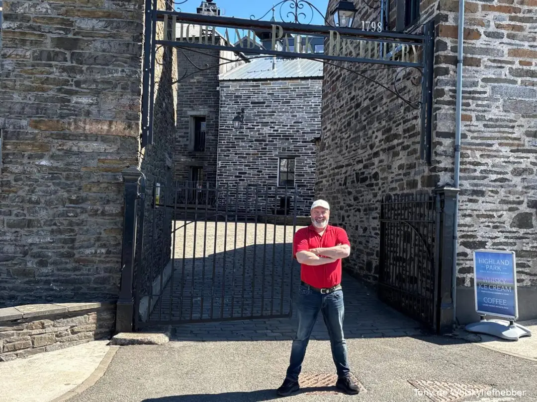 Tony van Rooijen op Orkney Highland Park