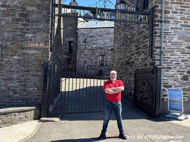 Tony van Rooijen op Orkney Highland Park