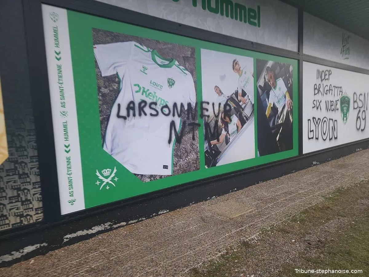 des supporters de l ol font encore scandale a saint etienne ghpn5wbwgaaiscr 387058