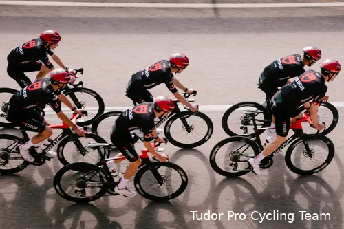 251211_dectrainingcamp_group_@tudorprocycling_11